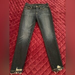 Buckle Distressed Dark Blue/Black Skinny Jeans